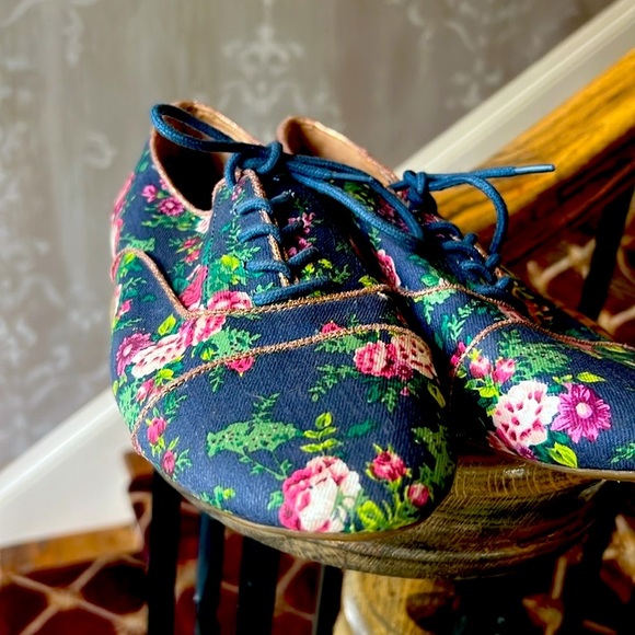 GB Girls fabric floral shoe flats lace up size 8 good condition - Picture 8 of 12